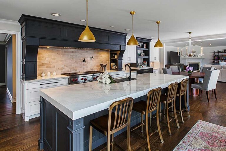 Open floor plan transitional kitchen.